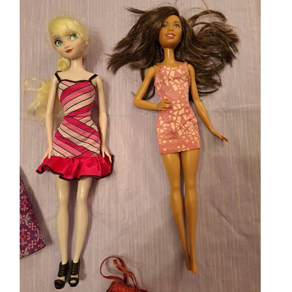 (3) Random Barbie & Disney Dolls with Accessories - Picture 3 of 7